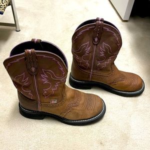 Excellent Condition Justin Women’s Boots Size 8 in brown